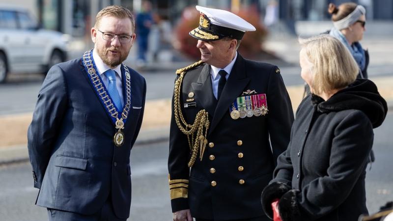 Mayor of Queanbeyan-Palerang Regional Council Councillor Kenrick Winchester speaks with Chief of Navy Vice Admiral Mark Hammond, AO, RAN, and Mrs Jodi Hammond following the HMAS Harman Freedom of Entry to the City of Queanbeyan, NSW.